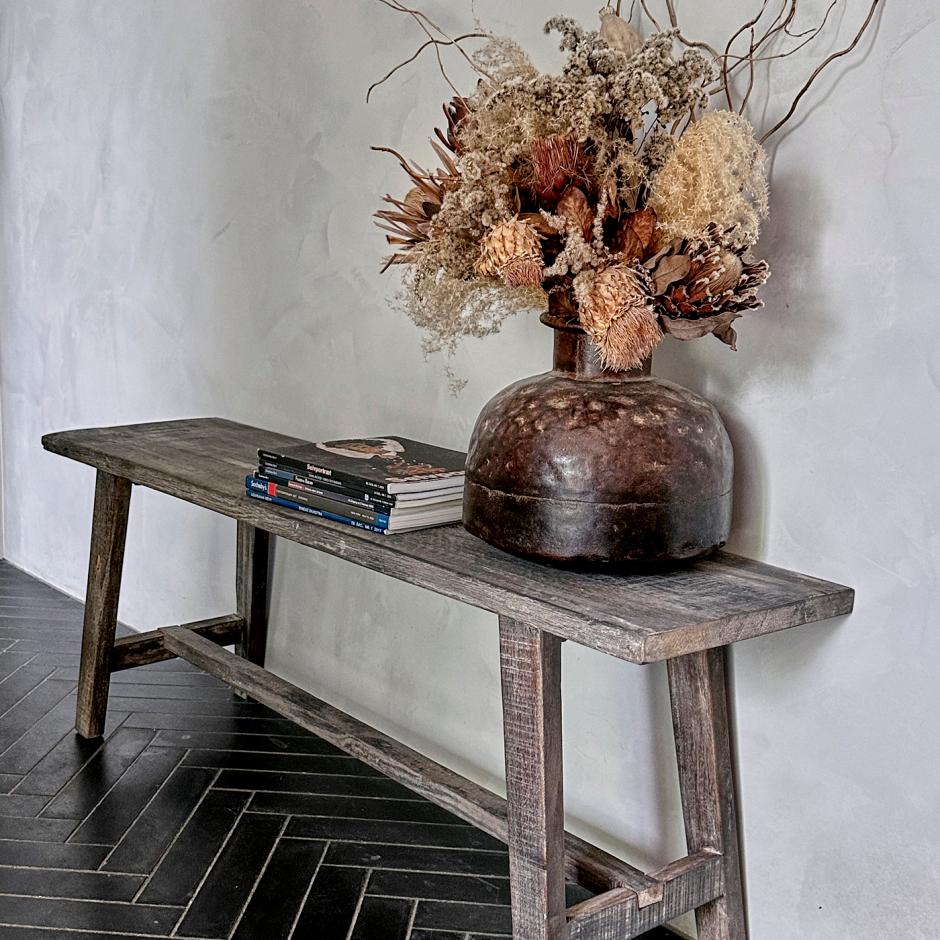 CHARMERENDE BÆNK I GENBRUGSTRÆ