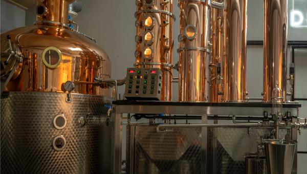 Længe ventet anlæg er endelig ankommet til Wild Distillery Bornholm