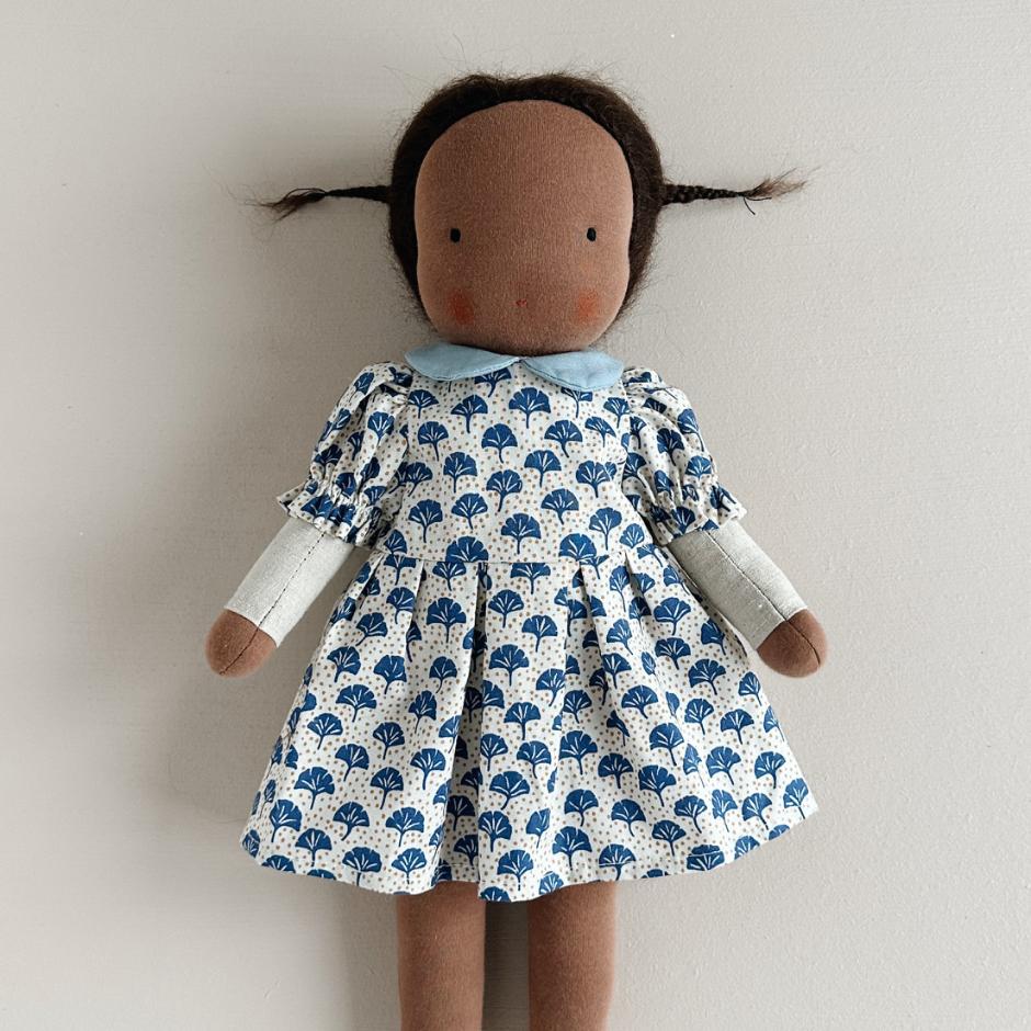 Little Kin Grace dukke