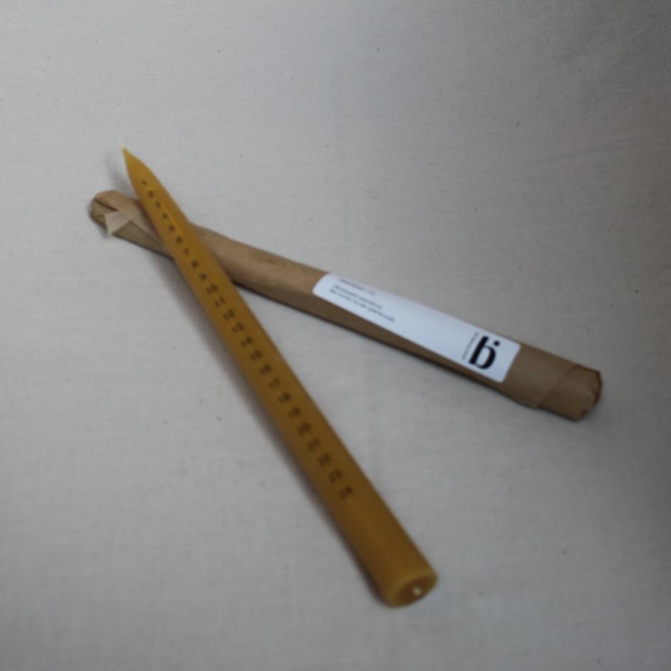 Kalenderlys af ren bivoks