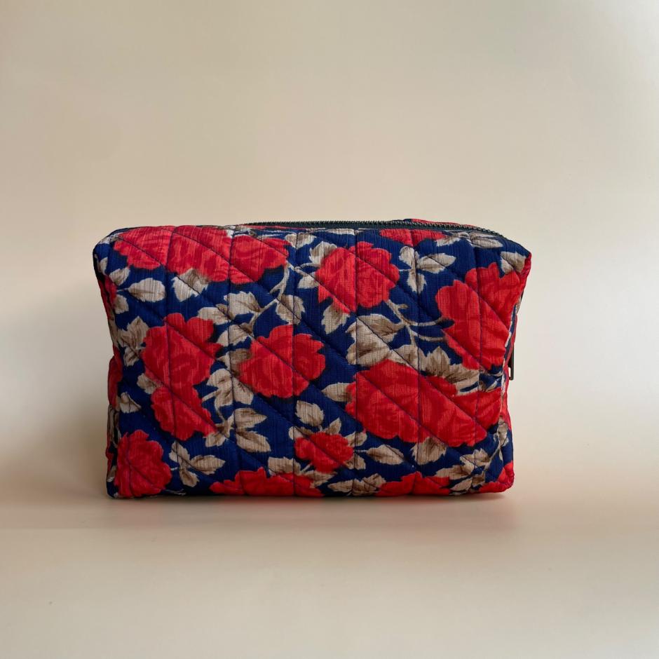 Sari upcycled makeup pung