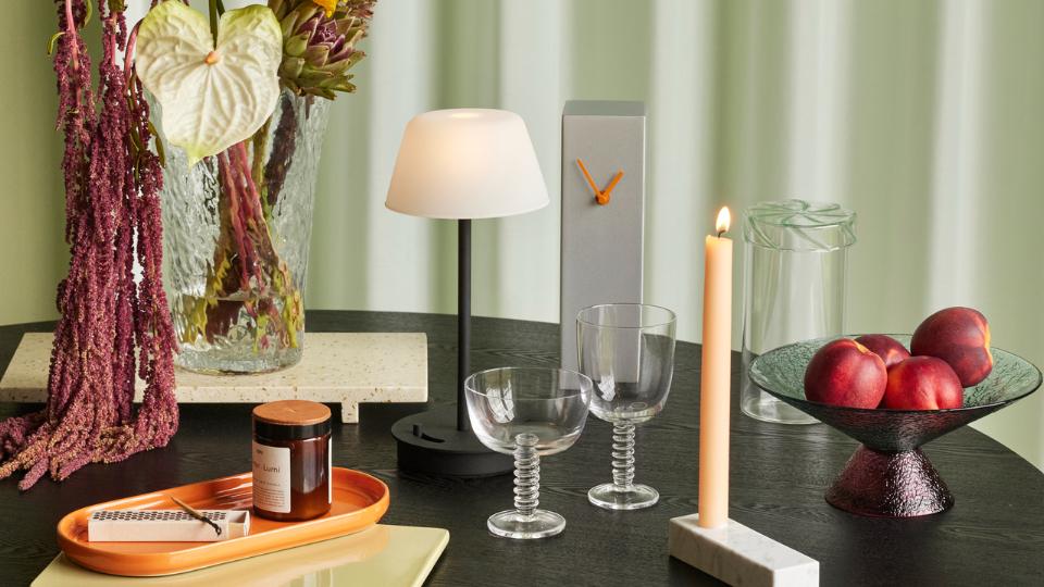 Table of Curiosity: Kunsten at skabe en farverig samling