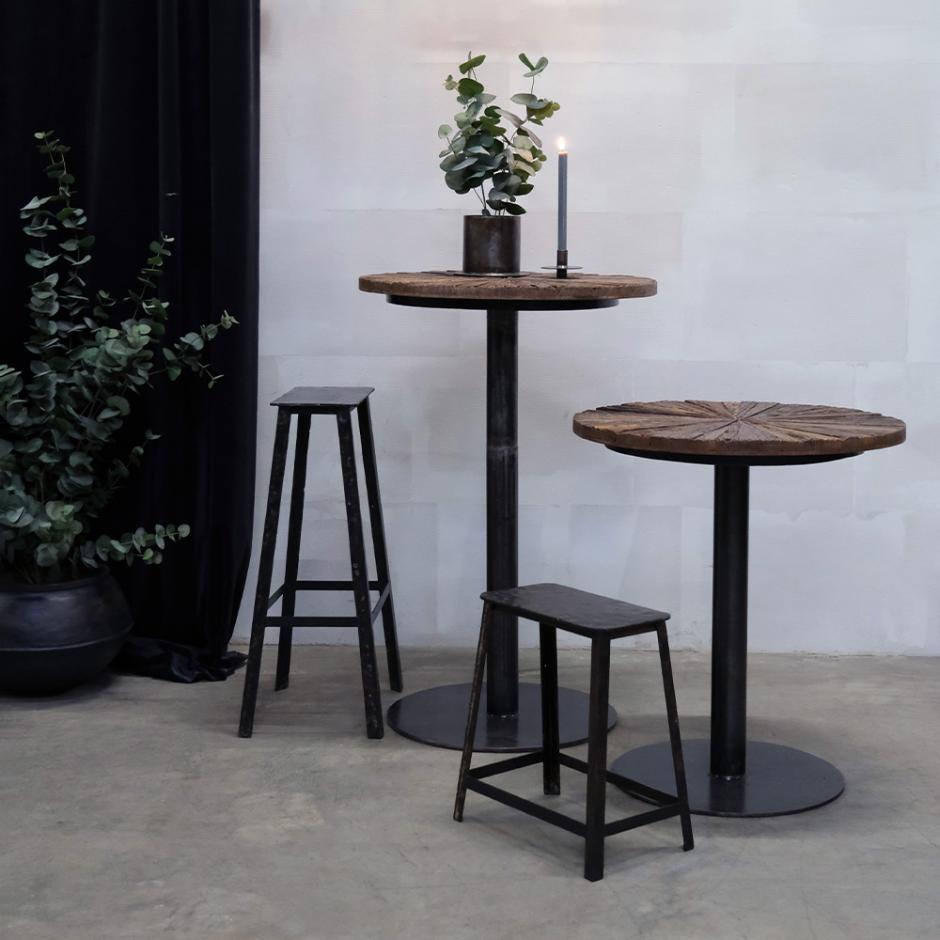 Fra kaffe til cocktails: Skift mellem cafébord og barbord på sekunder