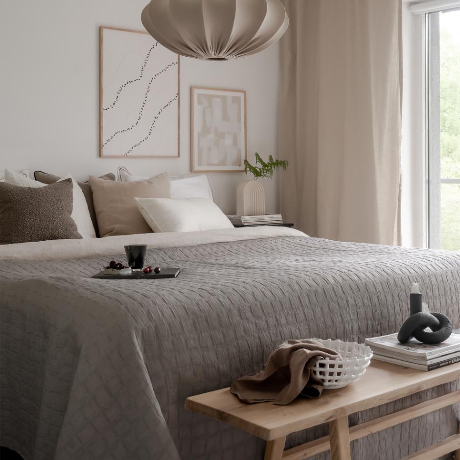 Sengetøj og sengetæppe